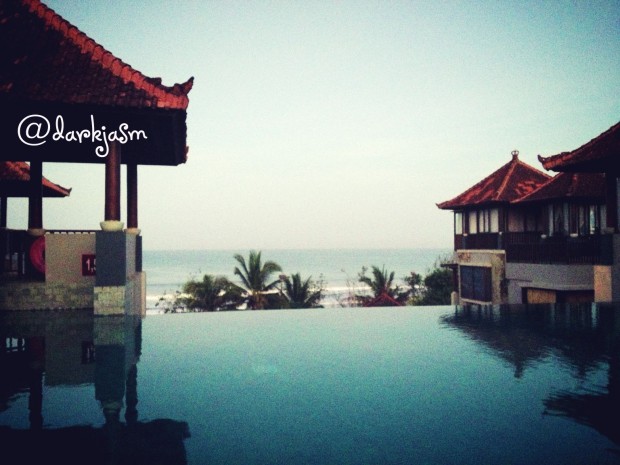a pool at the roof top, with Kuta beach as the grand view